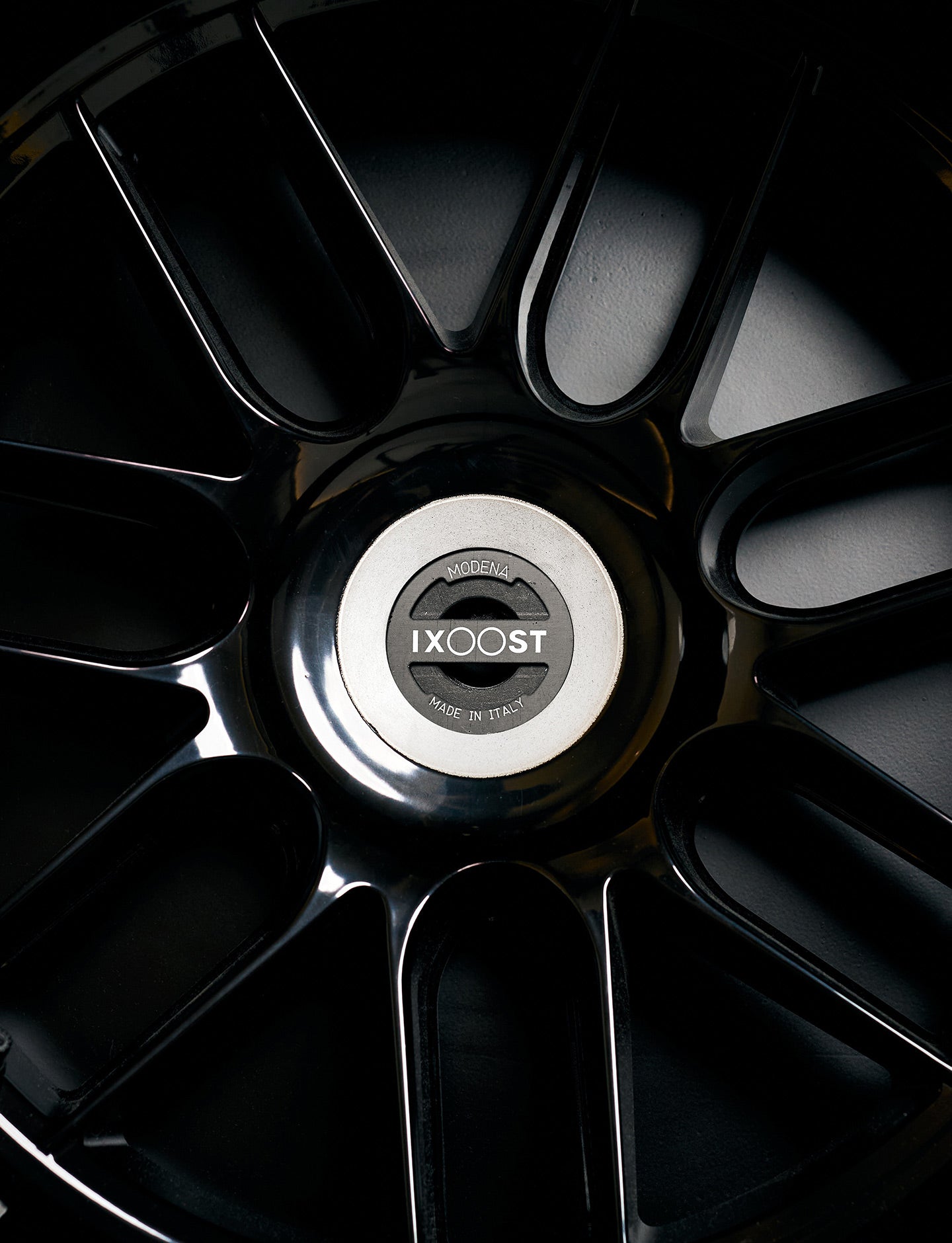 Pirelli x iXOOST speaker